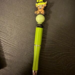 Green highland cow witch pen